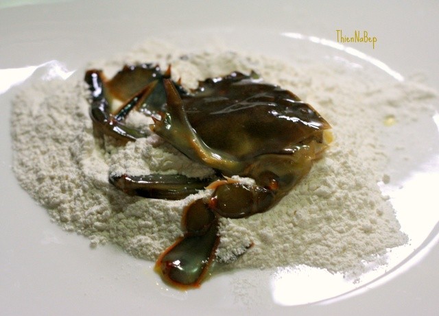 Cua lột chiên giòn sốt me