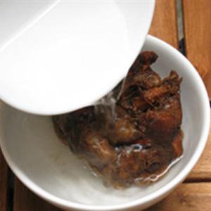 Cách làm cua sốt me kiểu Singapore