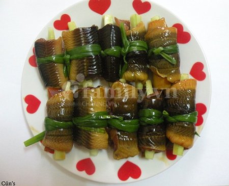 Cuối tuần đổi món: Lươn cuộn dưa leo