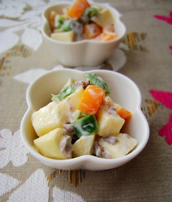 Cuối tuần làm salad táo thơm thơm