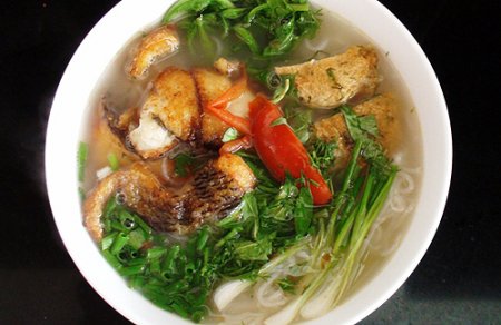 Cuối tuần quây quần cùng ăn bún cá rô