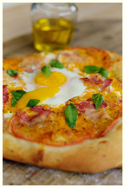 Cuối tuần với pizza thịt xông khói ngon tuyệt