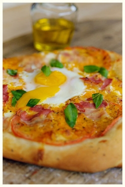 Cuối tuần với pizza thịt xông khói ngon tuyệt