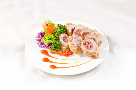 Cuốn lạp xưởng chiên giòn