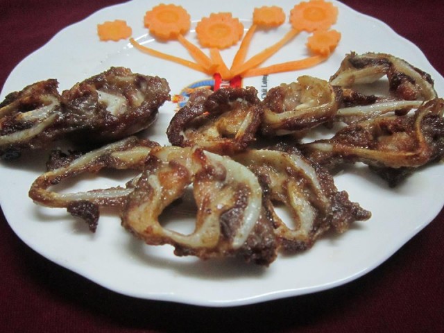 Cuống họng heo chiên