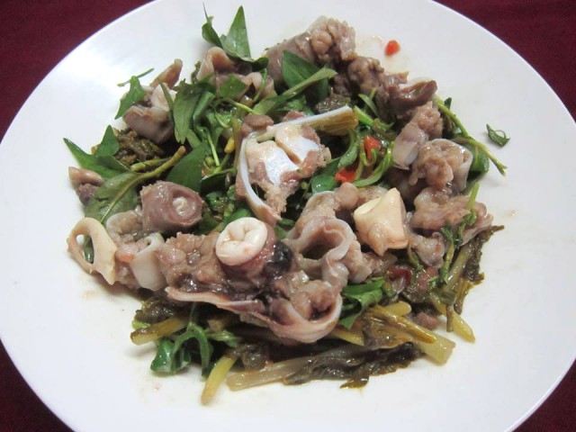 Cuống họng heo xào dưa