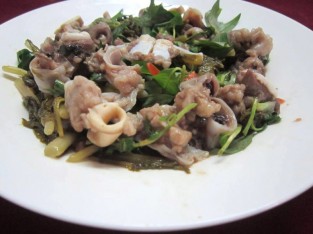 Cuống họng heo xào dưa