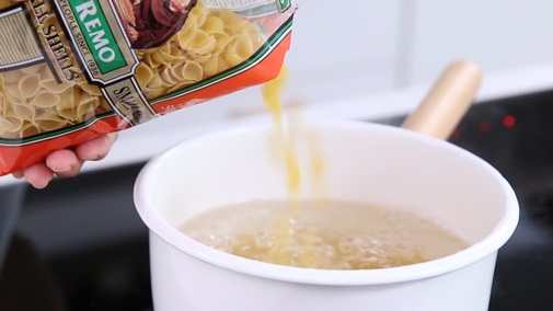 Cupcake cầu vồng ngọt lịm cho bữa phụ