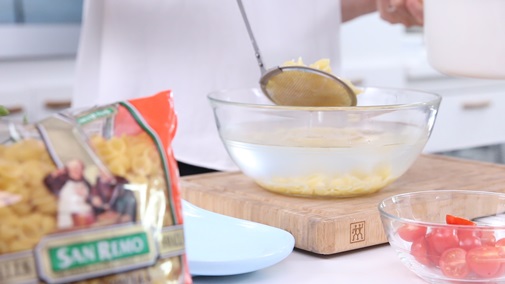 Cupcake cầu vồng ngọt lịm cho bữa phụ