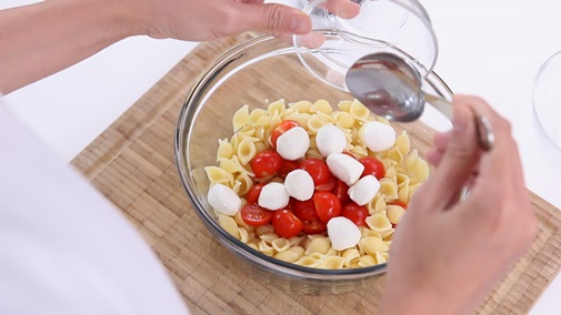 Cupcake cầu vồng ngọt lịm cho bữa phụ