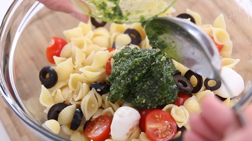 Cupcake cầu vồng ngọt lịm cho bữa phụ