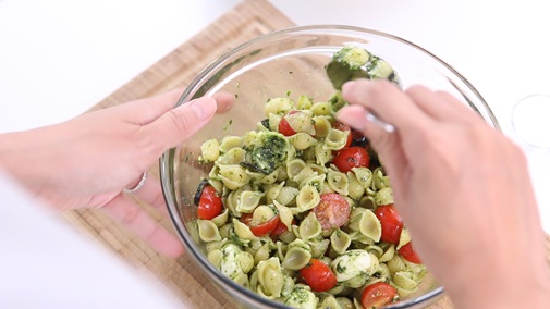 Cupcake cầu vồng ngọt lịm cho bữa phụ