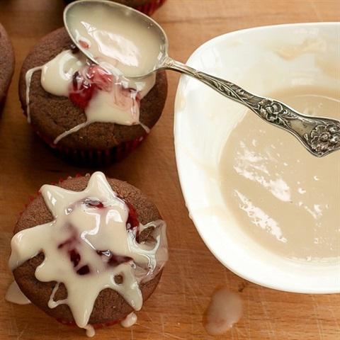 Cách làm cupcake cherry mix coca-cola