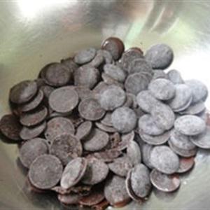 Cách làm cupcake chocolate dâu tây