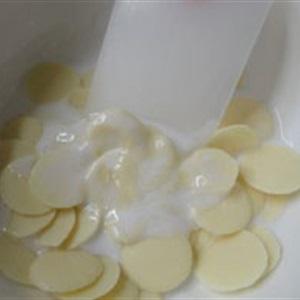 Cách làm cupcake chocolate dâu tây