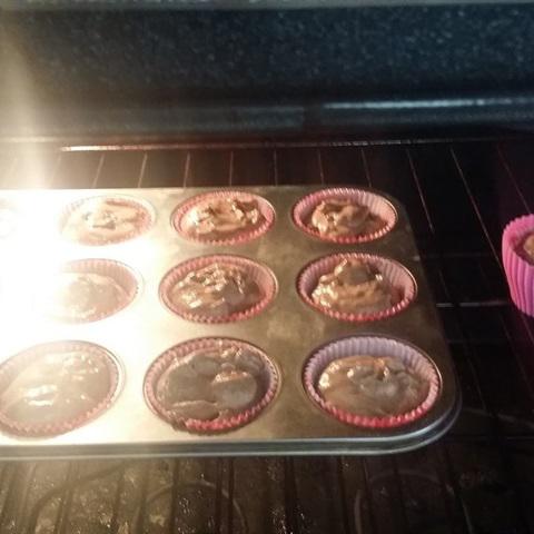 Cách làm cupcake chocolate kem tươi