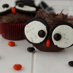 Cách làm cupcake cú mèo cho bữa tiệc Halloween