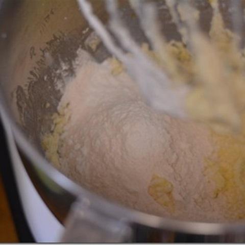 Cách làm cupcake dâu tây chanh