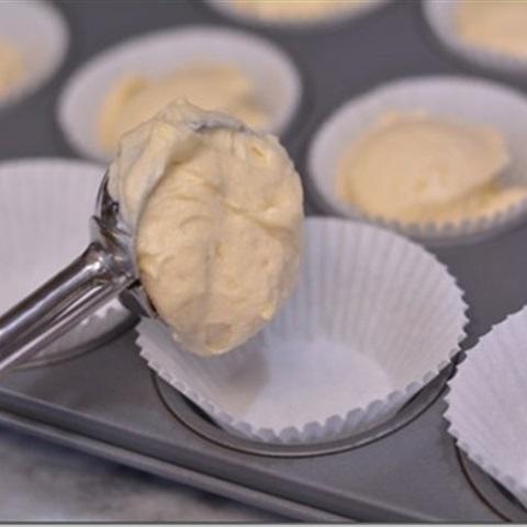 Cách làm cupcake dâu tây chanh