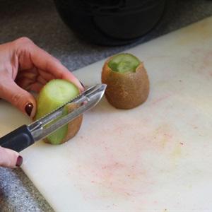 Cách làm cupcake dâu tây mix kiwi