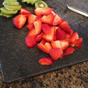 Cách làm cupcake dâu tây mix kiwi