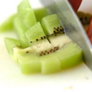 Cách làm cupcake dâu tây mix kiwi