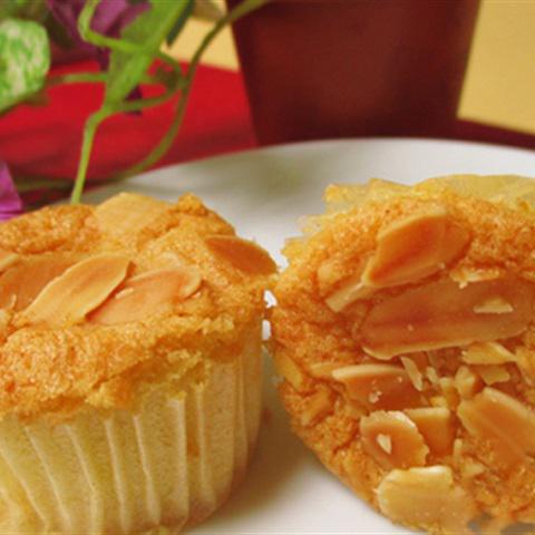 Cách làm cupcake hạnh nhân vani