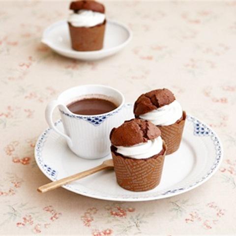 Cách làm cupcake phủ kem cacao
