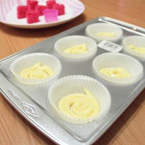 Cách làm cupcake nhân trái tim