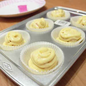 Cách làm cupcake nhân trái tim