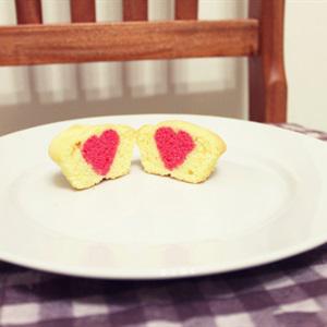 Cách làm cupcake nhân trái tim