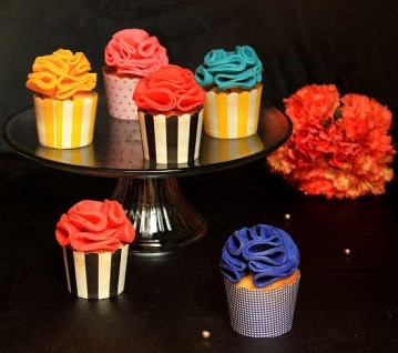 Cupcake với cocktail trứng sữa