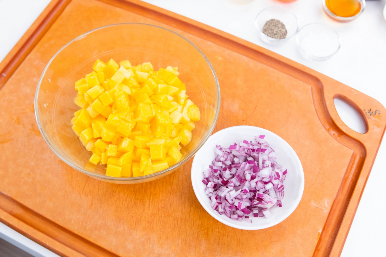 Cute mà lại ngon hết cỡ với chè trôi nước bột đậu đen hình chân mèo