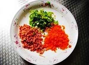 Dai giòn sật sật cùng với món mỳ hành lá chua cay Thượng Hải