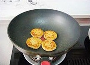 Dai giòn sật sật cùng với món mỳ hành lá chua cay Thượng Hải