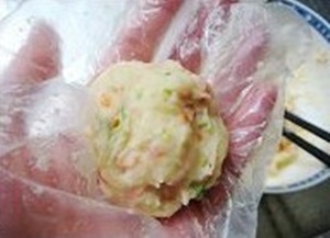 Dai giòn sật sật cùng với món mỳ hành lá chua cay Thượng Hải