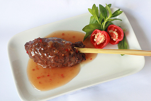 Đãi khách: Bò nướng sả xốt me