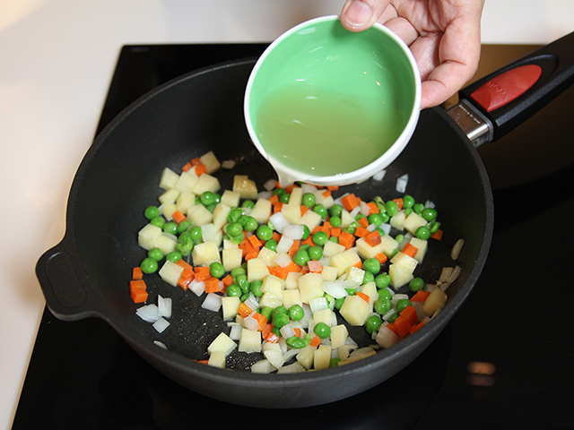 Đậm đà canh miến nấu tôm khô và bí đao