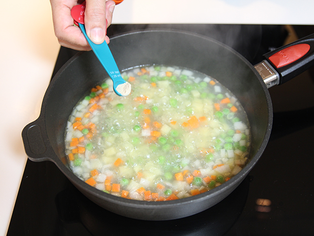 Đậm đà canh miến nấu tôm khô và bí đao