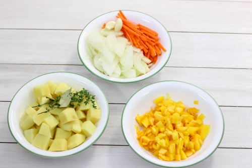 Đậm đà canh nầm dê hầm nấm hương và măng