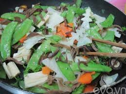 Đậm đà, giản dị với món váng đậu xào rau củ