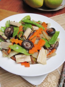 Đậm đà, giản dị với món váng đậu xào rau củ