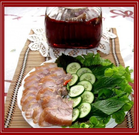 Đậm đà thịt heo ngâm nước mắm