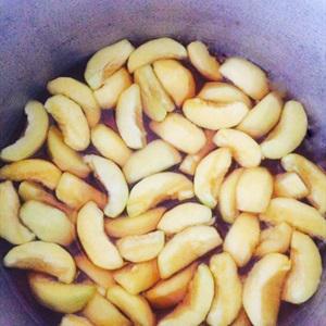 Cách nấu đào ngâm nước đường