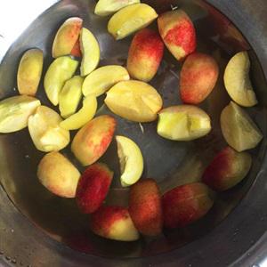 Cách nấu đào ngâm nước đường