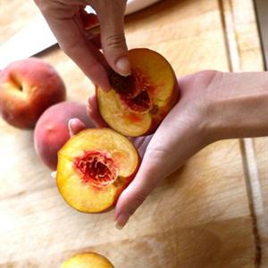 Cách làm đào nướng bơ, mật ong