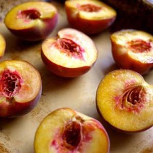 Cách làm đào nướng bơ, mật ong