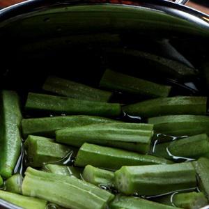 Cách làm đậu bắp chấm chao