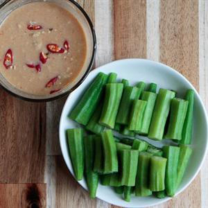 Cách làm đậu bắp chấm chao