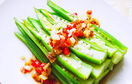 Đậu bắp luộc chấm xì dầu chưng tôm